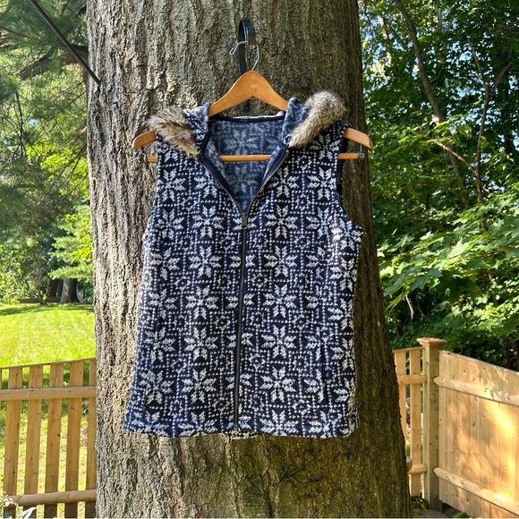 Patterned Hooded Vest - Picture 2 of 10
